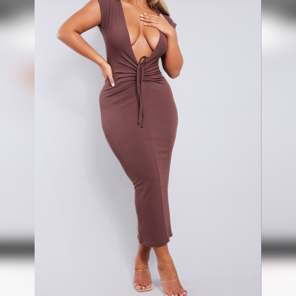 🍹 Plunging Dress